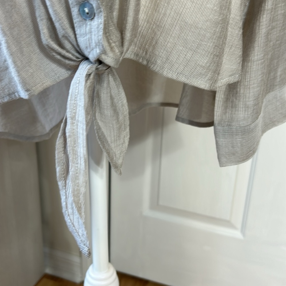 Chico’s Grey Linen-Look Tie Front Button-Up Shirt Sz 3 (XL) - Picture 3 of 10